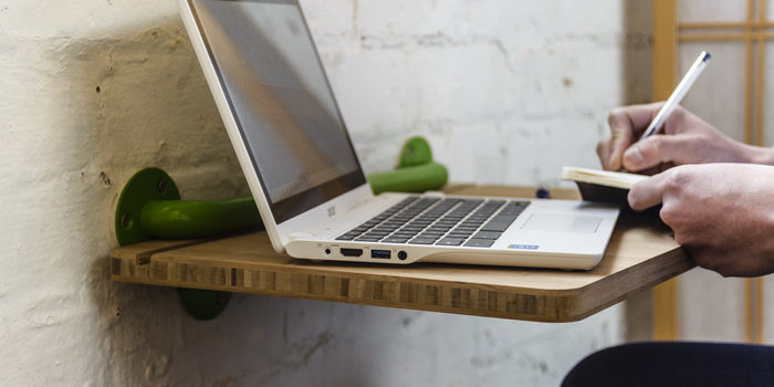 Portable Lap Desk Installation No.1: Mehr als nur ein Schreibtisch Portable Lap Desk Installation No. 1