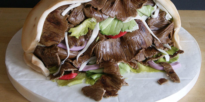 Laura Loukaides backt atemberaubende Kuchen Laura Loukaides Kuchen (Cake) Döner