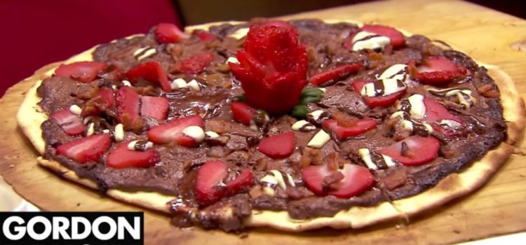 Video: Gordon Ramsay probiert Pizza mit Schokolade und Bacon Gordon Ramsay - Pizza mit Schokolade und Bacon