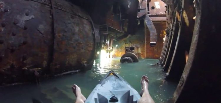 Video: Mit dem Kayak durch ein Schiffswrack Mit dem Kayak durch ein Schiffswrack (Lost Place)